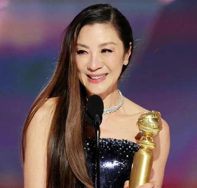 60岁杨紫琼人生开挂，回应获得奥斯卡最佳女主角提名，感谢导演