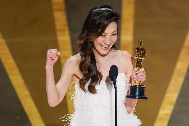 “女士们，永远不要放弃” 华裔之光闪耀奥斯卡，一文回顾典礼亮点+获奖全名单